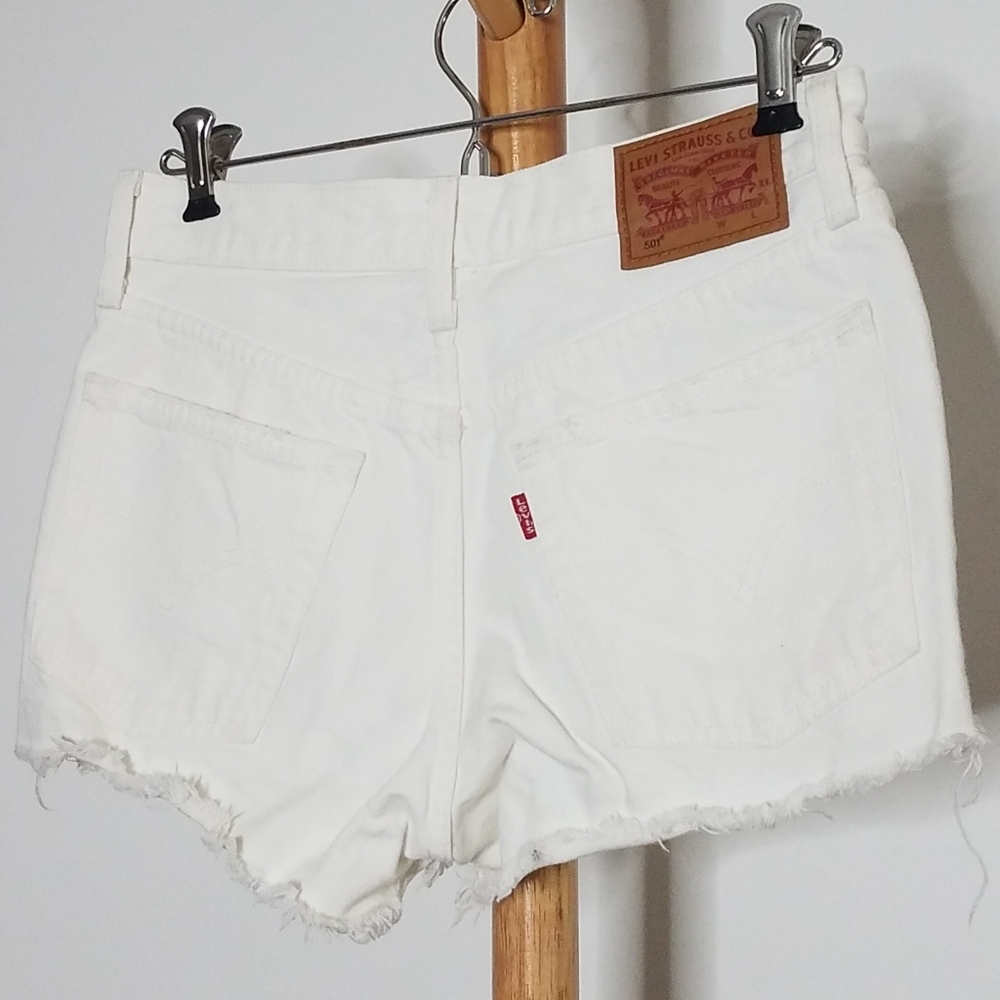 Levi's 501 White Cut Off Distressed Raw Hem Shorts Size 25 - Picture 4 of 7